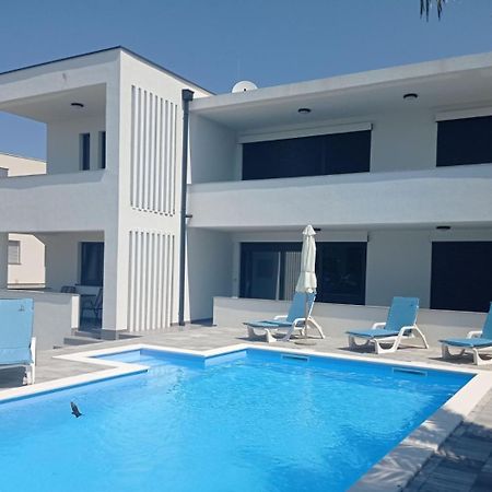 Villa Leptiric Vir Exteriér fotografie